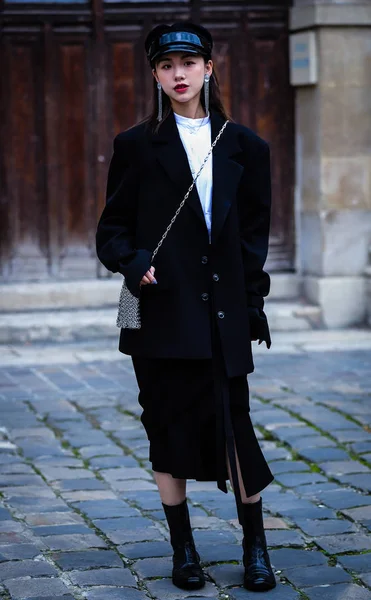 Street Style, Jesień Zima 2019, Paris Fashion Week, Francja - 03 — Zdjęcie stockowe