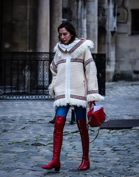 Street Style, Jesień Zima 2019, Paris Fashion Week, Francja - 03 — Zdjęcie stockowe