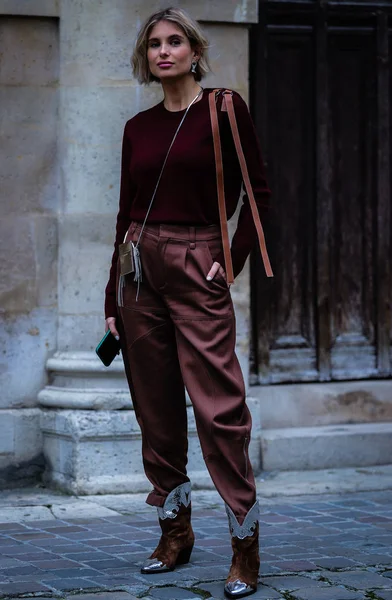 Street Style, Φθινόπωρο Χειμώνας 2019, Paris Fashion Week, Γαλλία - 03 — Φωτογραφία Αρχείου