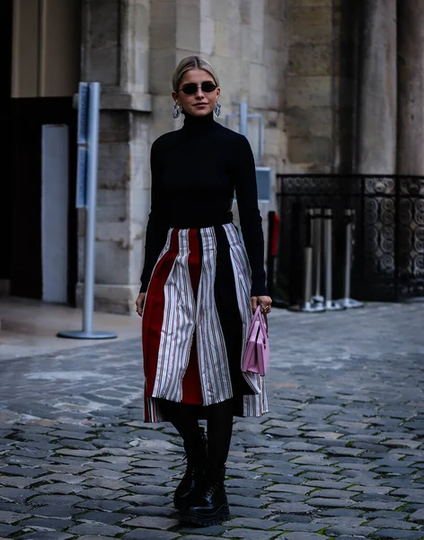 Street Style, Outono de Inverno 2019, Paris Fashion Week, França - 03 — Fotografia de Stock