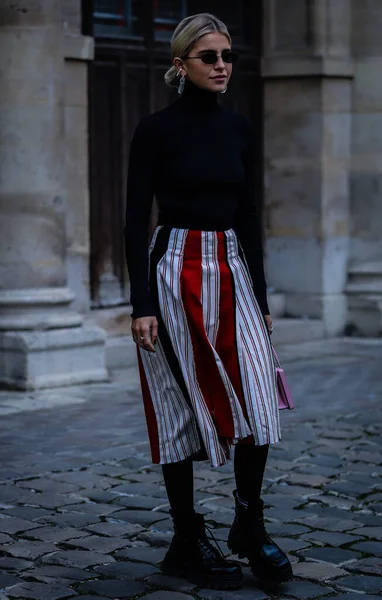 Street Style, Otoño Invierno 2019, Paris Fashion Week, Francia - 03 — Foto de Stock