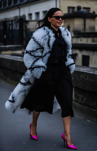Street Style, Outono de Inverno 2019, Paris Fashion Week, França - 03 — Fotografia de Stock
