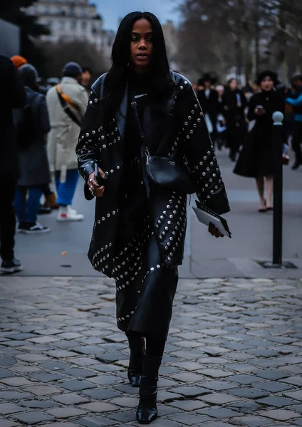 Street Style, Outono de Inverno 2019, Paris Fashion Week, França - 03 — Fotografia de Stock