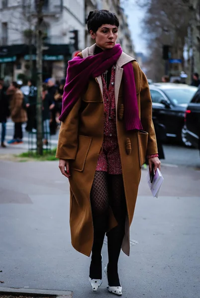 Street Style, Outono de Inverno 2019, Paris Fashion Week, França - 03 — Fotografia de Stock