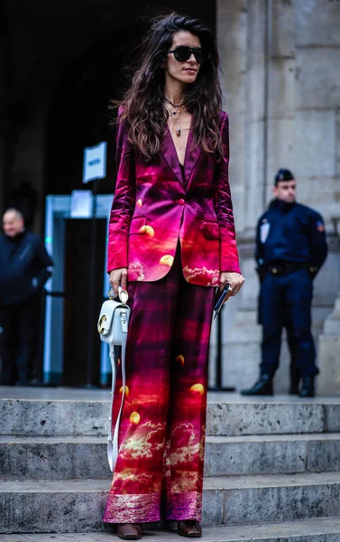 Street Style, Outono de Inverno 2019, Paris Fashion Week, França - 04 — Fotografia de Stock