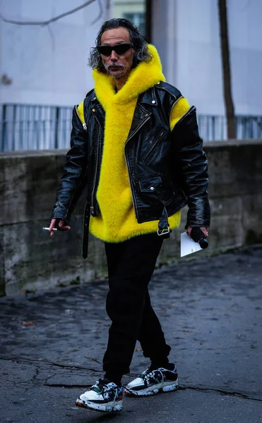 Street Style, Outono de Inverno 2019, Paris Fashion Week, França - 04 — Fotografia de Stock