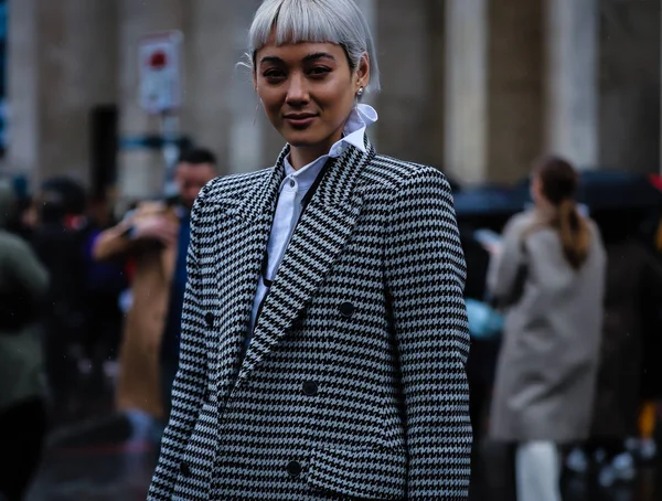 Street Style, Φθινόπωρο Χειμώνας 2019, Paris Fashion Week, Γαλλία - 04 — Φωτογραφία Αρχείου