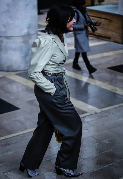 Street Style, Otoño Invierno 2019, Semana de la Moda de París, Francia - 04 —  Fotos de Stock