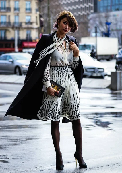 Street Style, Fall Winter 2019, Paris Fashion Week, France - 04 — стокове фото