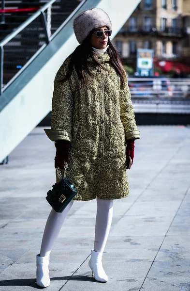 Street Style, осень-зима 2019, Парижская неделя моды, Франция - 04 — стоковое фото