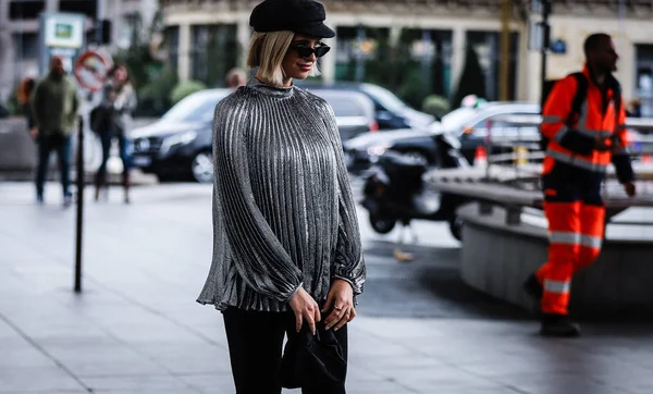 Street Style, Jesień Zima 2019, Paris Fashion Week, Francja - 04 — Zdjęcie stockowe