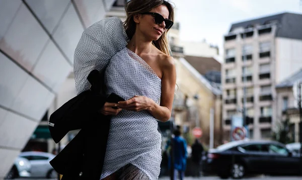 Street Style, Outono de Inverno 2019, Paris Fashion Week, França - 04 — Fotografia de Stock