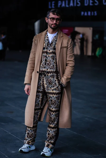 Street Style, Herfst Winter 2019, Paris Fashion Week, Frankrijk - 04 — Stockfoto