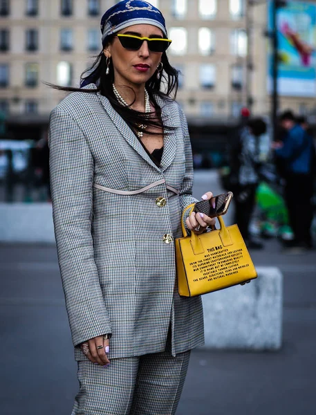 거리 스타일, 가을 겨울 2019, 파리 패션 위크, 프랑스 - 28 — 스톡 사진