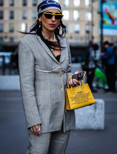 Street Style, Otoño Invierno 2019, Paris Fashion Week, Francia - 28 —  Fotos de Stock