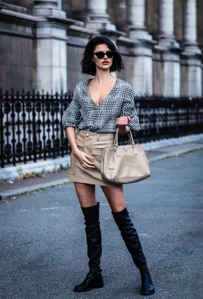 거리 스타일, 가을 겨울 2019, 파리 패션 위크, 프랑스 - 28 — 스톡 사진