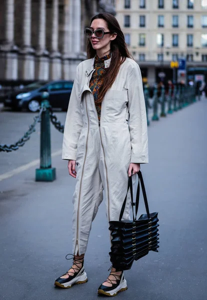 Street Style, Outono de Inverno 2019, Paris Fashion Week, França - 28 — Fotografia de Stock