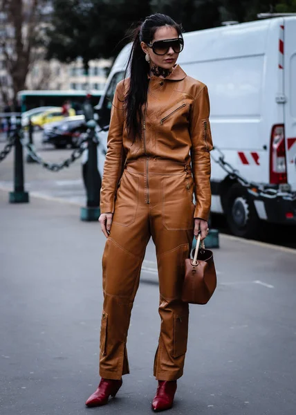 Street Style, Outono de Inverno 2019, Paris Fashion Week, França - 28 — Fotografia de Stock