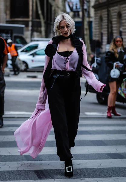 Street Style, Χειμώνας Φθινοπώρου 2019, Εβδομάδα Μόδας Παρισιού, Γαλλία - 28 — Φωτογραφία Αρχείου