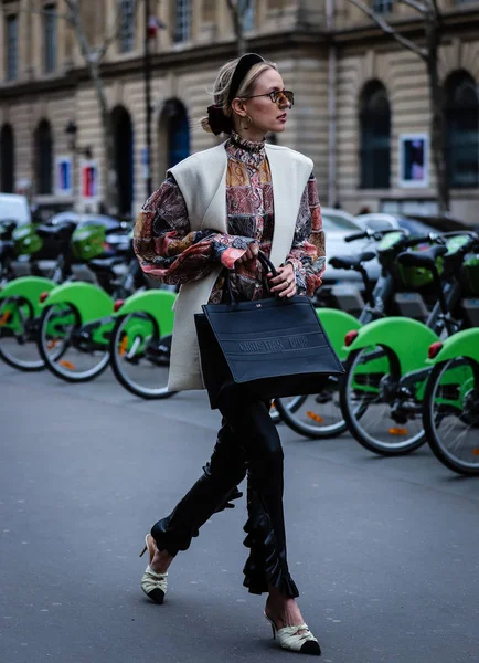 Street Style, Outono de Inverno 2019, Paris Fashion Week, França - 28 — Fotografia de Stock