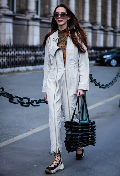 Street Style, Outono de Inverno 2019, Paris Fashion Week, França - 28 — Fotografia de Stock