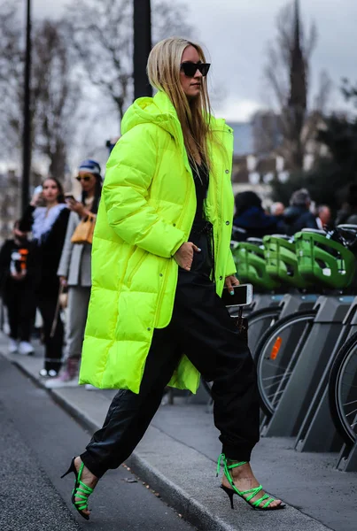 Street Style, Herfst Winter 2019, Paris Fashion Week, Frankrijk - 28 — Stockfoto