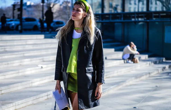 Street Style, Outono de Inverno 2019, Paris Fashion Week, França - 27 — Fotografia de Stock