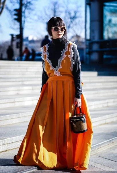 Street Style, őszi tél 2019, Párizs Fashion Week, Franciaország - 27 — Stock Fotó