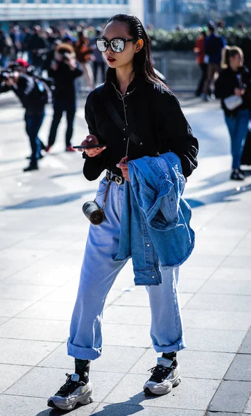 Street Style, Outono de Inverno 2019, Paris Fashion Week, França - 27 — Fotografia de Stock