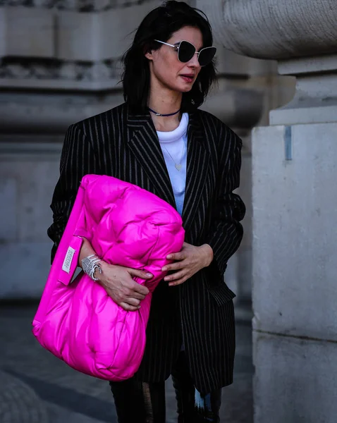 Street Style, Outono de Inverno 2019, Paris Fashion Week, França - 27 — Fotografia de Stock