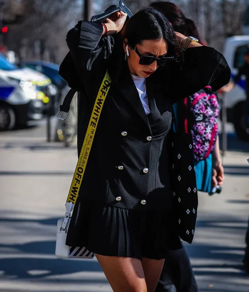 Street Style, Jesień Zima 2019, Paris Fashion Week, Francja - 27 — Zdjęcie stockowe