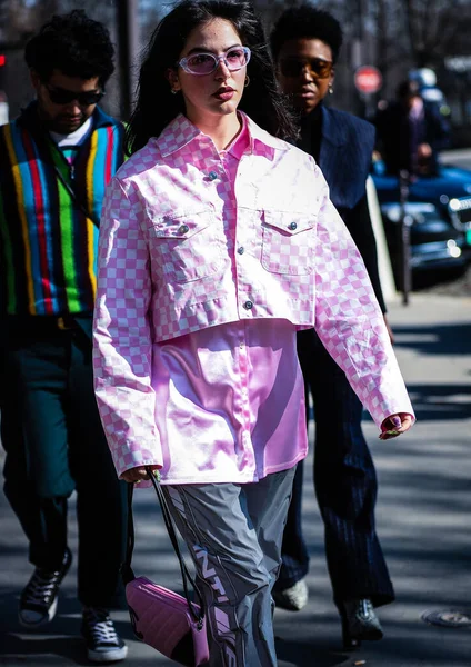 Street Style, Jesień Zima 2019, Paris Fashion Week, Francja - 27 — Zdjęcie stockowe