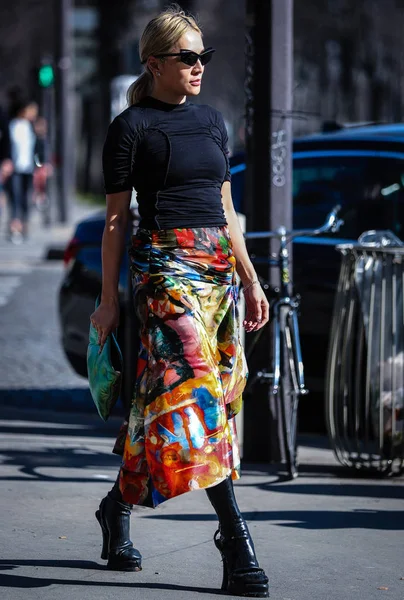 Street Style, Jesień Zima 2019, Paris Fashion Week, Francja - 27 — Zdjęcie stockowe