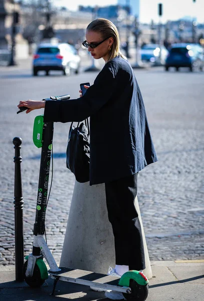 Street Style, Fall Winter 2019, Paris Fashion Week, France - 27 — Stock Photo, Image