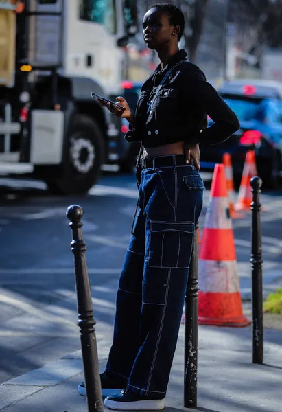 Street Style, Autunno Inverno 2019, Paris Fashion Week, Francia - 27 — Foto Stock