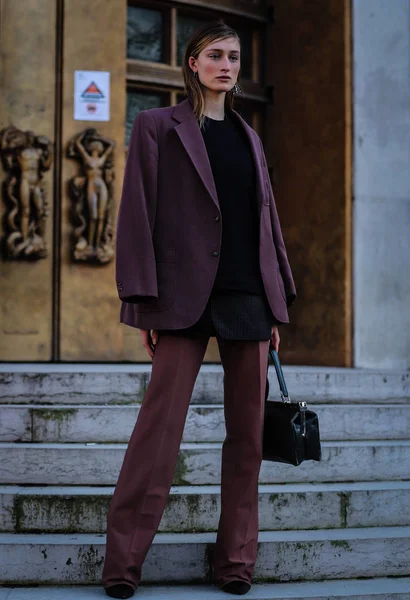 Street Style, Jesień Zima 2019, Paris Fashion Week, Francja - 27 — Zdjęcie stockowe