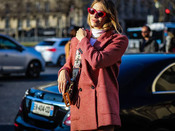 Street Style, Outono de Inverno 2019, Paris Fashion Week, França - 27 — Fotografia de Stock