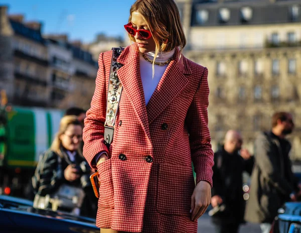 Street Style, Otoño Invierno 2019, Paris Fashion Week, Francia - 27 — Foto de Stock