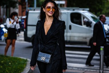 Milan, Italy- 19 Eylül 2019: Jessica Kahawaty Milano Moda Haftası sırasında sokakta.
