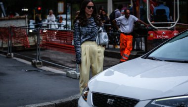 Milan, İtalya - 19 Eylül 2019: Milano Moda Haftası sırasında Erika Boldrin sokaktaydı.