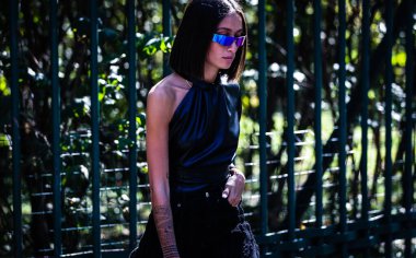 Milan, İtalya - 21 Eylül 2019: Milano Moda Haftası sırasında Alexandra Guerain sokakta.