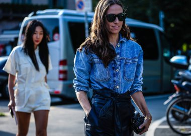 Milan, Italy- 20 Eylül 2019: Milano Moda Haftası sırasında Erika Boldrin sokaktaydı.
