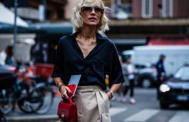 Milan, İtalya - 19 Eylül 2019: Milano Moda Haftası sırasında Viktoria Rader sokakta.