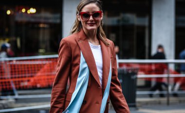 Milan, Italy- 19 Eylül 2019: Milano Moda Haftası sırasında Olivia Palermo sokakta.