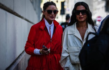 Milan, İtalya 20 Eylül 2019 Milano Moda Haftası sırasında Olivia Palermo ve Nausheen Shah sokaktaydı..
