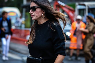 Milan, İtalya - 19 Eylül 2019: Alessandra Airo Milano Moda Haftası sırasında sokaklardaydı.