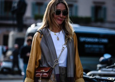 Milan, İtalya - 20 Eylül 2019: Milano Moda Haftası 'nda Tiany Kiriloff sokakta.