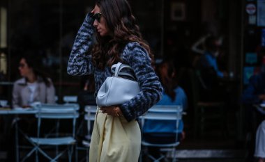 Milan, İtalya - 19 Eylül 2019: Milano Moda Haftası sırasında Erika Boldrin sokaktaydı.
