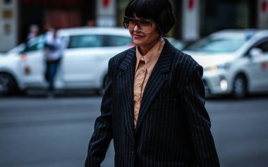 Milan, İtalya - 19 Eylül 2019: Milano Moda Haftası sırasında Maria Bernad sokakta.