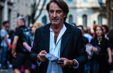 Milan, İtalya - 21 Eylül 2019: Milano Moda Haftası sırasında Giuseppe Angiolini sokakta.